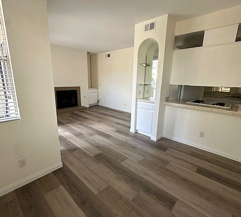 4th image of 3220 1st Ave APT 201