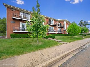 25 Willow Way APT 2W, Westmont, IL 60559