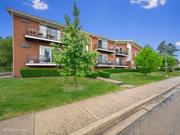 25 Willow Way APT 2W, Westmont, IL 60559
