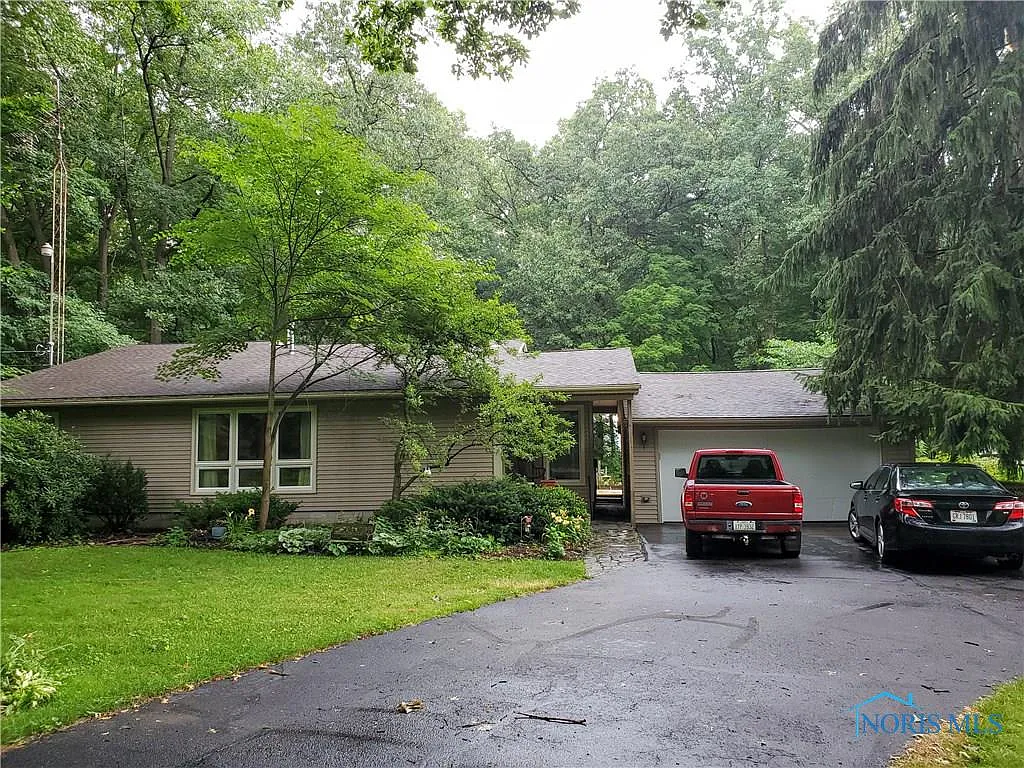1203 Wentworth Ave photo 1