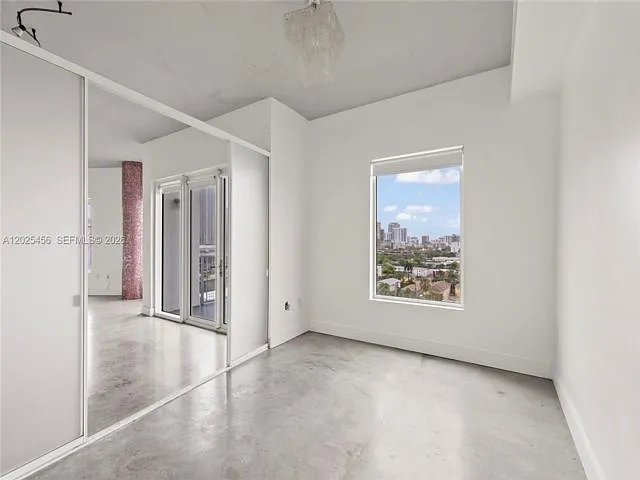 10 SW South River Dr #1006 — Photo 4
