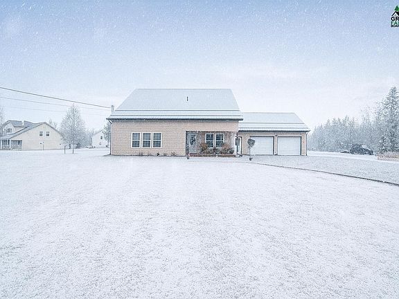 3rd image of 2185 Armorica Dr