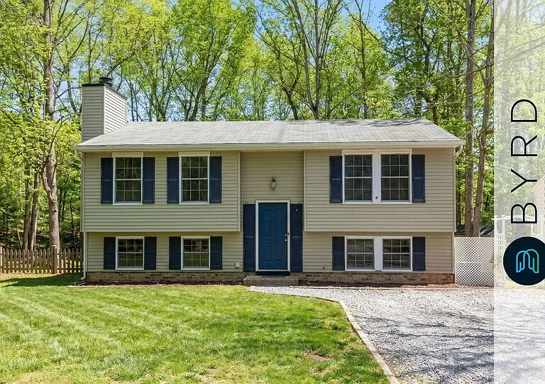 2411 Carriage Creek Rd — Photo 1