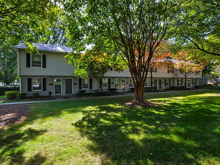 Lexington Commons — Photo 2