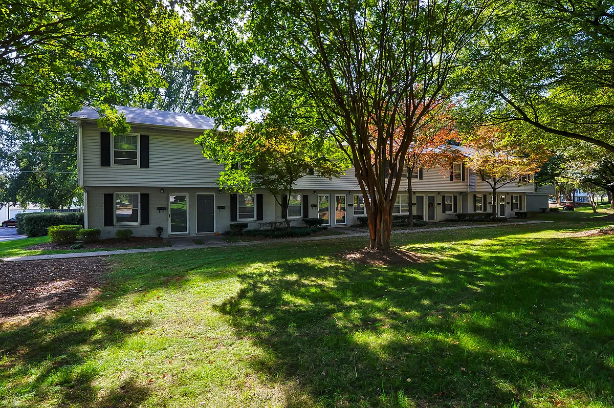 Building Photo - Lexington Commons