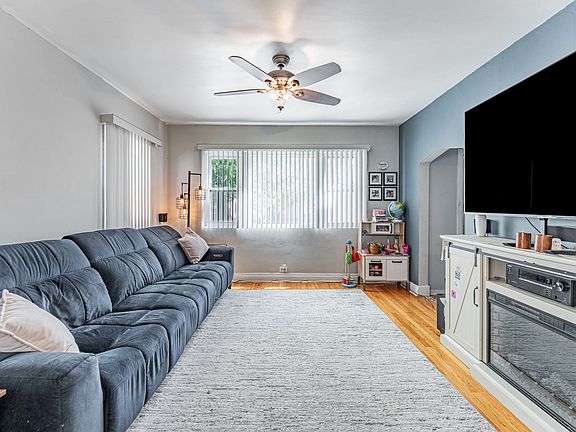 4th image of 5138 W Addison St