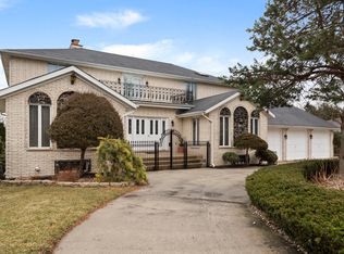 8323 Brookridge Rd, Downers Grove, IL 60516