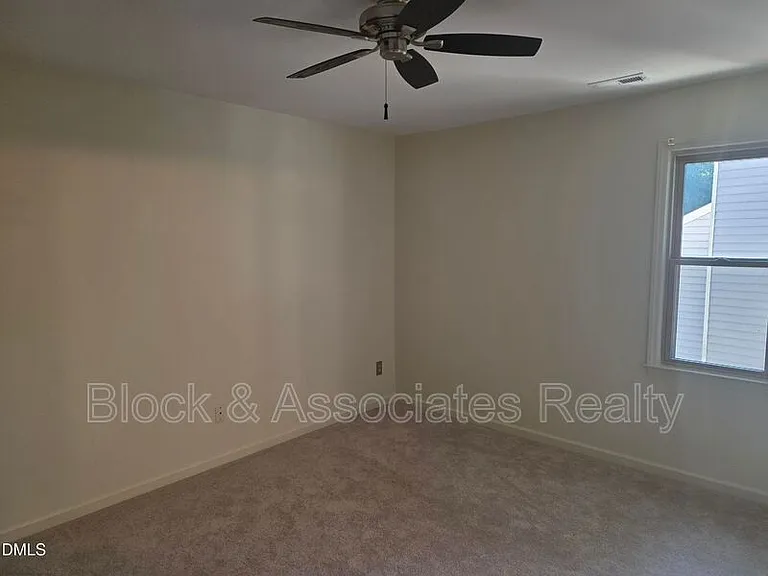 6550 Thetford Ct — Photo 10