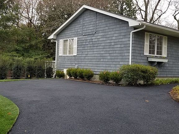 5th image of 85 Crystal Dr