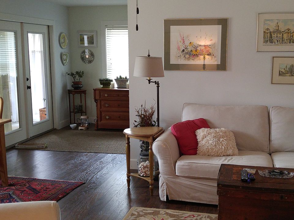 2nd image of 812 10th St
