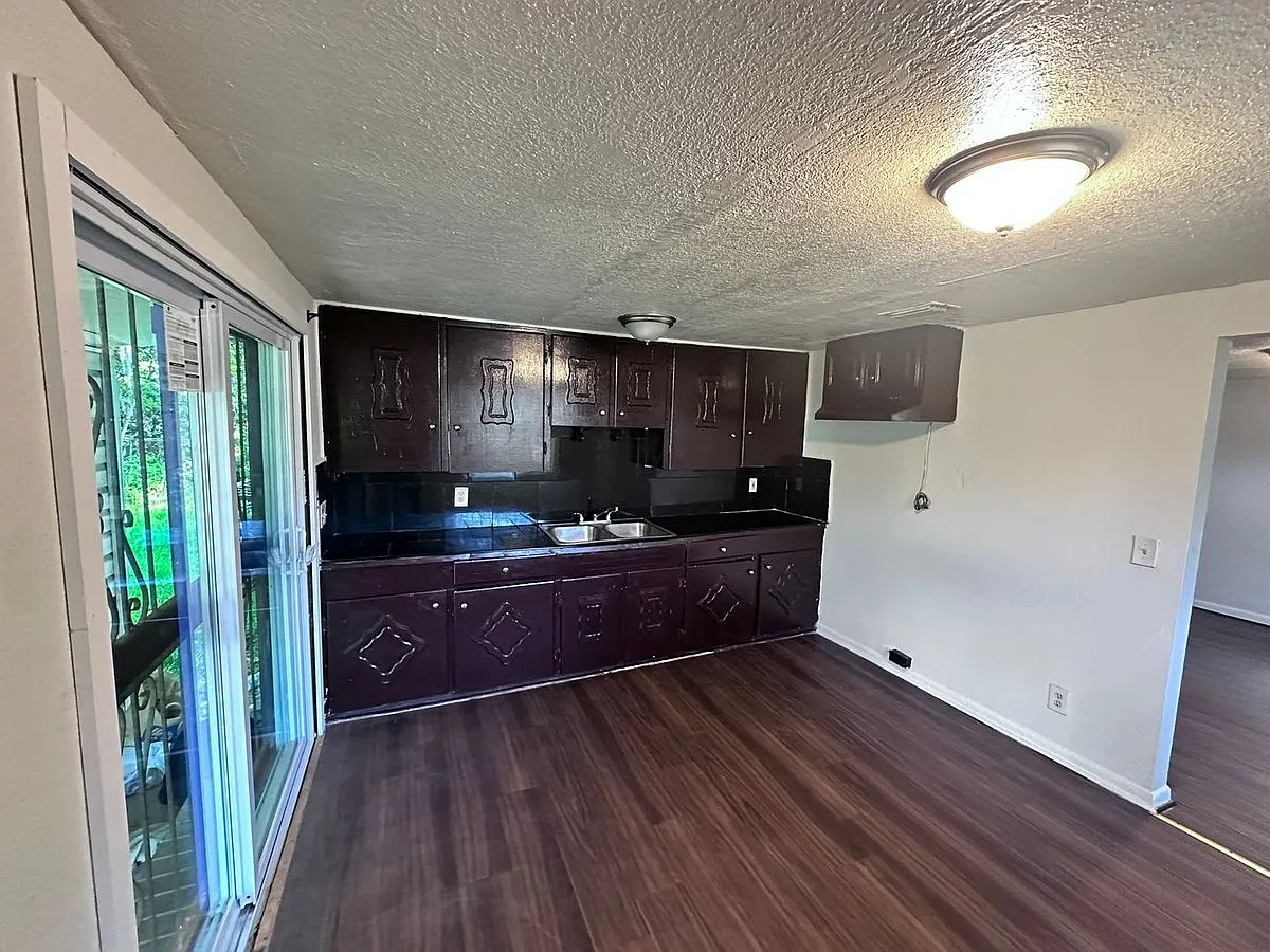 2017 Ella St - 2017 Ella St — Photo 3