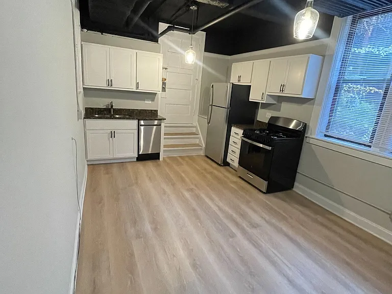 620 W. Addison St. — Photo 6