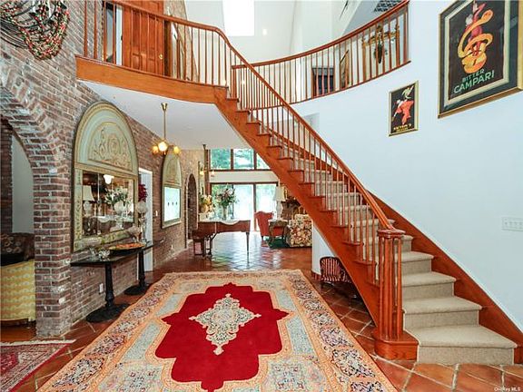 3rd image of 4 Elfland Ct