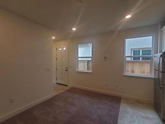3rd image of 5948 Roselee Way APT B