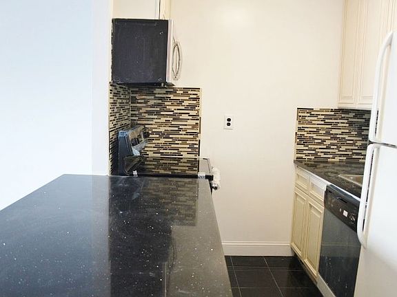 5th image of 2540 Shore Blvd APT 3J