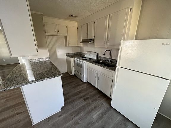 3rd image of 224 Sedgewood Ct #2C