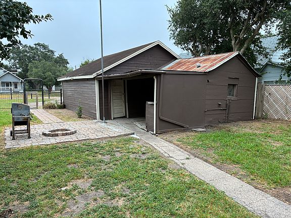 3rd image of 526 E Fordyce Ave