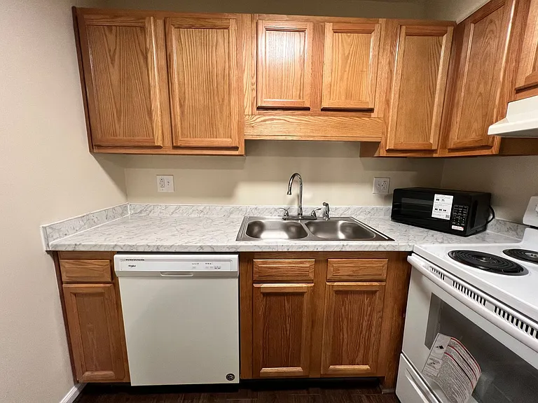 Stone Ridge Apartments- Convenient Location — Photo 27