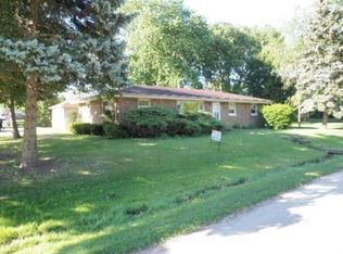 1810 Pinewood Ln, Joliet, IL 60433