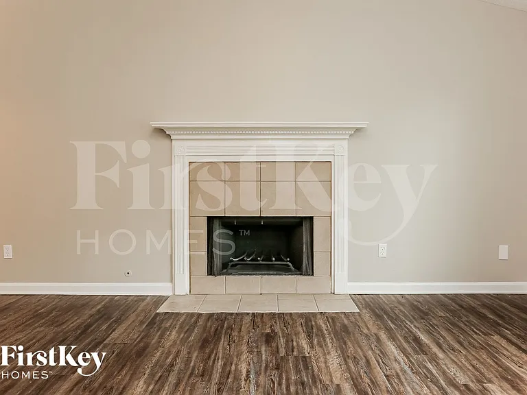 6319 Hillview Ln — Photo 3
