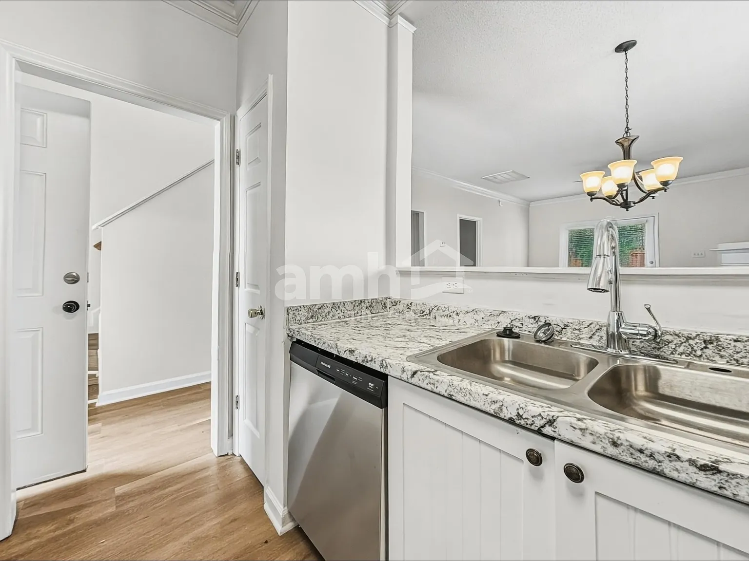 3 bed, 2.5 bath, 1530 sqft, $1,860 — Photo 4