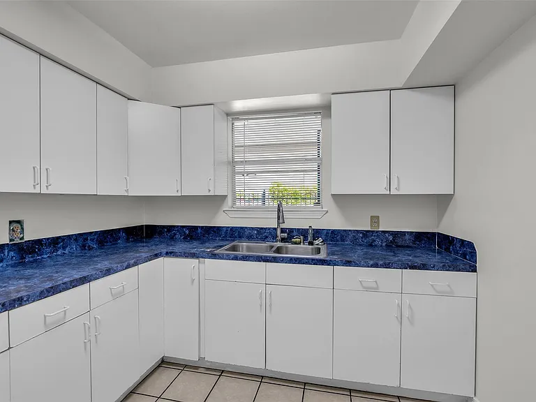 809 Brooks St — Photo 13