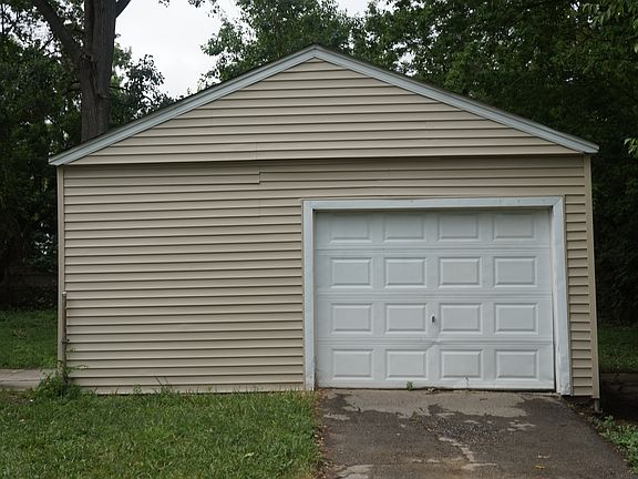 2nd image of 29124 Glenwood St