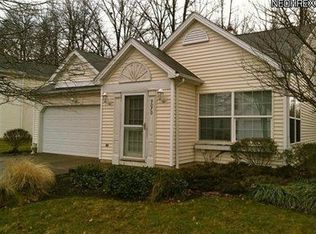 9070 Fern Cv W, Olmsted Falls, OH