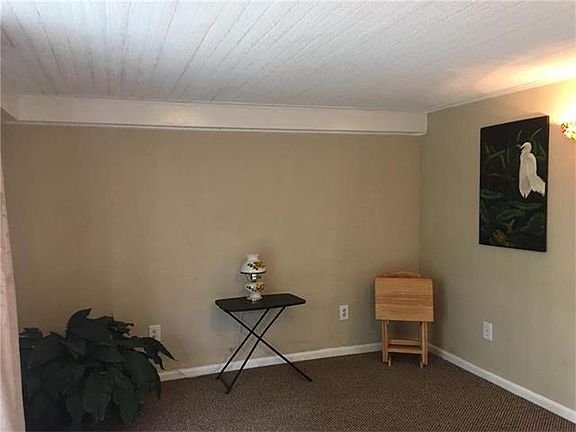 5th image of 320 E Sea Ave