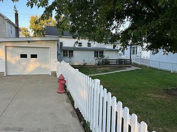 3rd image of 1123 Union St
