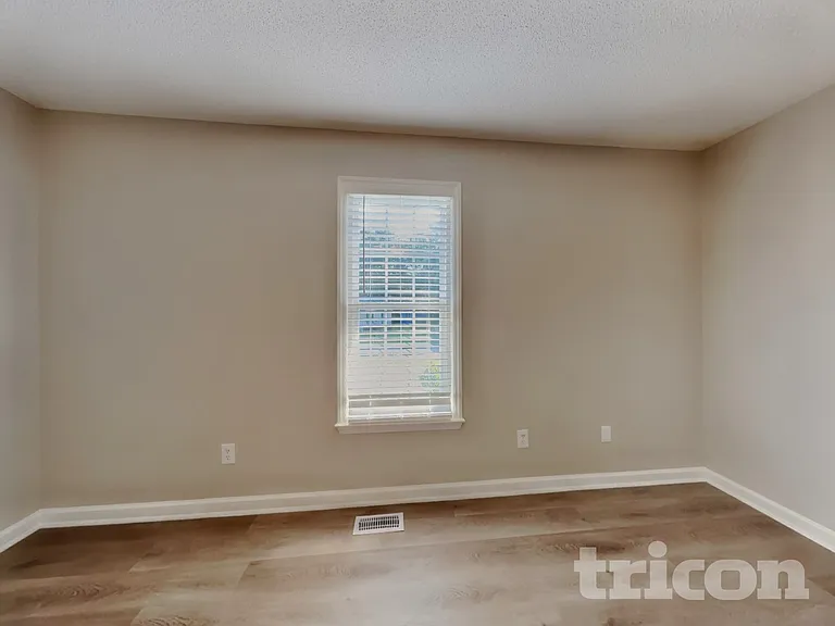 1004 Spruce Dr — Photo 8
