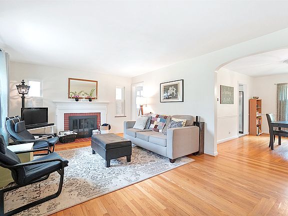 4th image of 5088 E Eastwood Cir