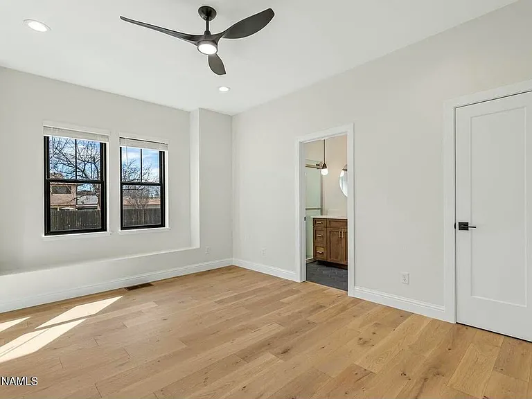 803 W Aspen Ave — Photo 17
