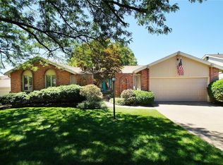 837 Green Lantern Ln, Ballwin, MO 63011