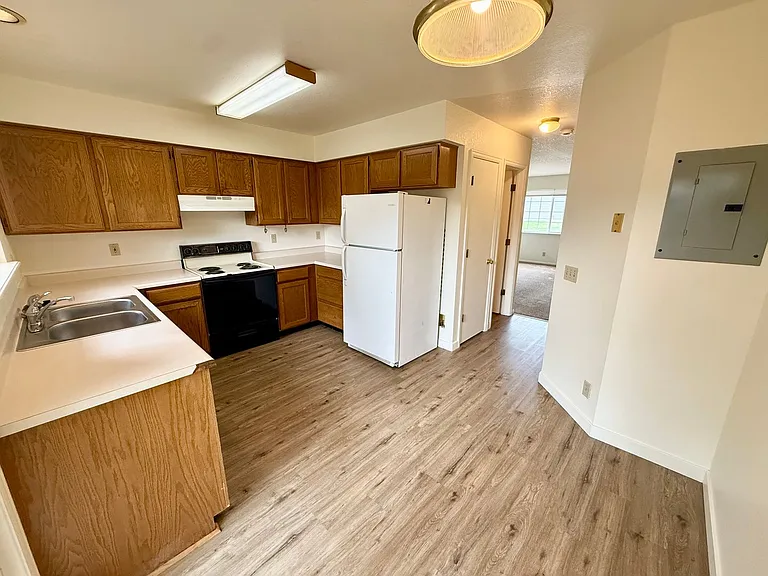 4848 Basswood Dr — Photo 8