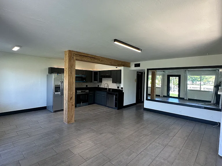 455 Golden Isles Dr — Photo 11