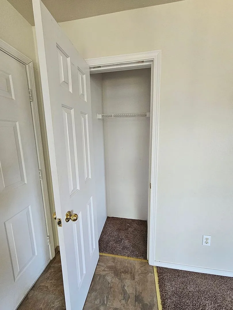 2107001 — Photo 4