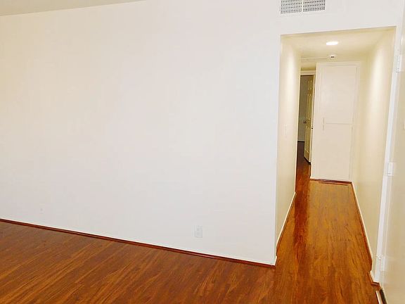 3rd image of 13518 Burbank Blvd APT 2