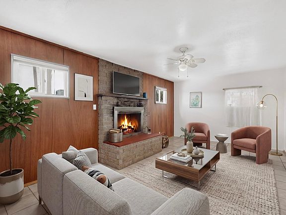 3rd image of 1009 Dakota St NE
