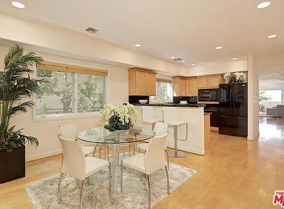 5th image of 11916 Gorham Ave APT 201