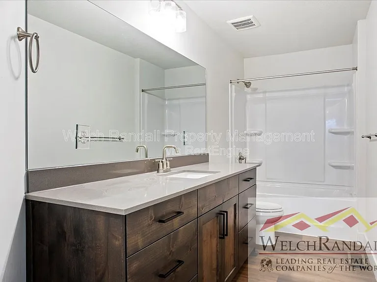 245 W 600 N — Photo 21