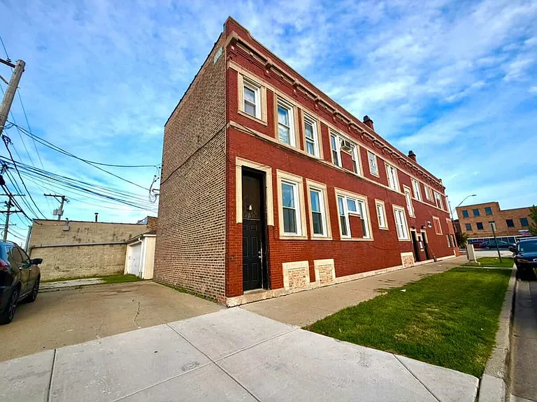 5720 W Cermak Rd #2F — Photo 2
