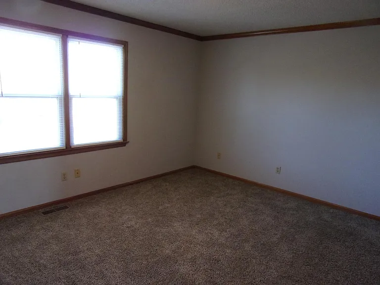 9207 Wornall Rd — Photo 9
