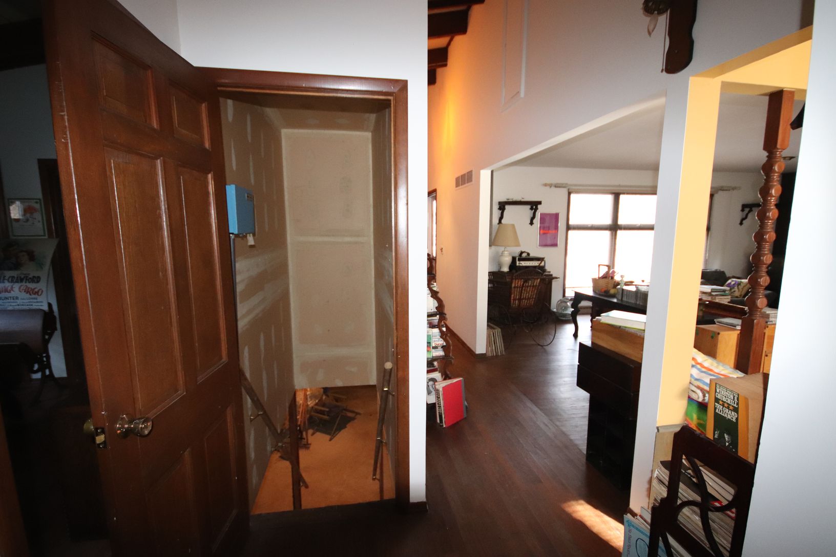  Entry to full basement