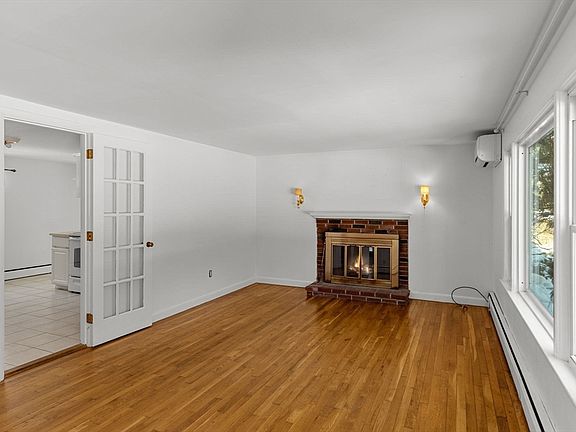 4th image of 351 Swift Ave