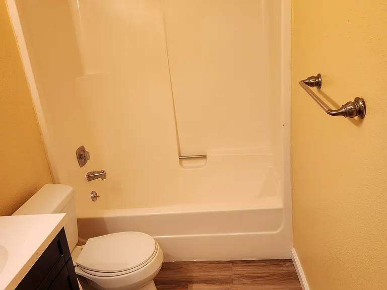 527 Avenue F — Photo 7
