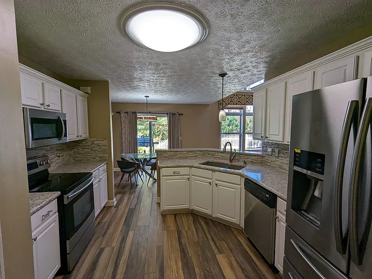 1457 Hollow Wood Ln — Photo 7