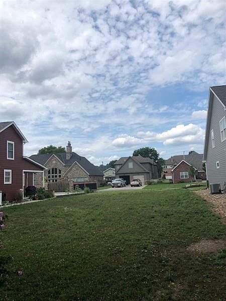 2nd image of 816 Bank St Lot 6