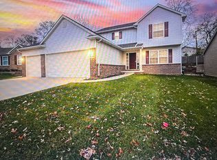 8196 Sawmill Trl, White Lake, MI 48386