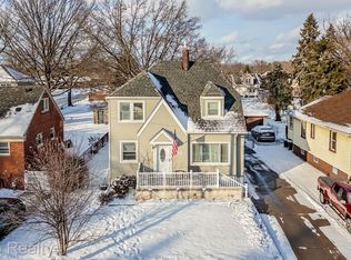 744 Riverbank St, Wyandotte, MI 48192